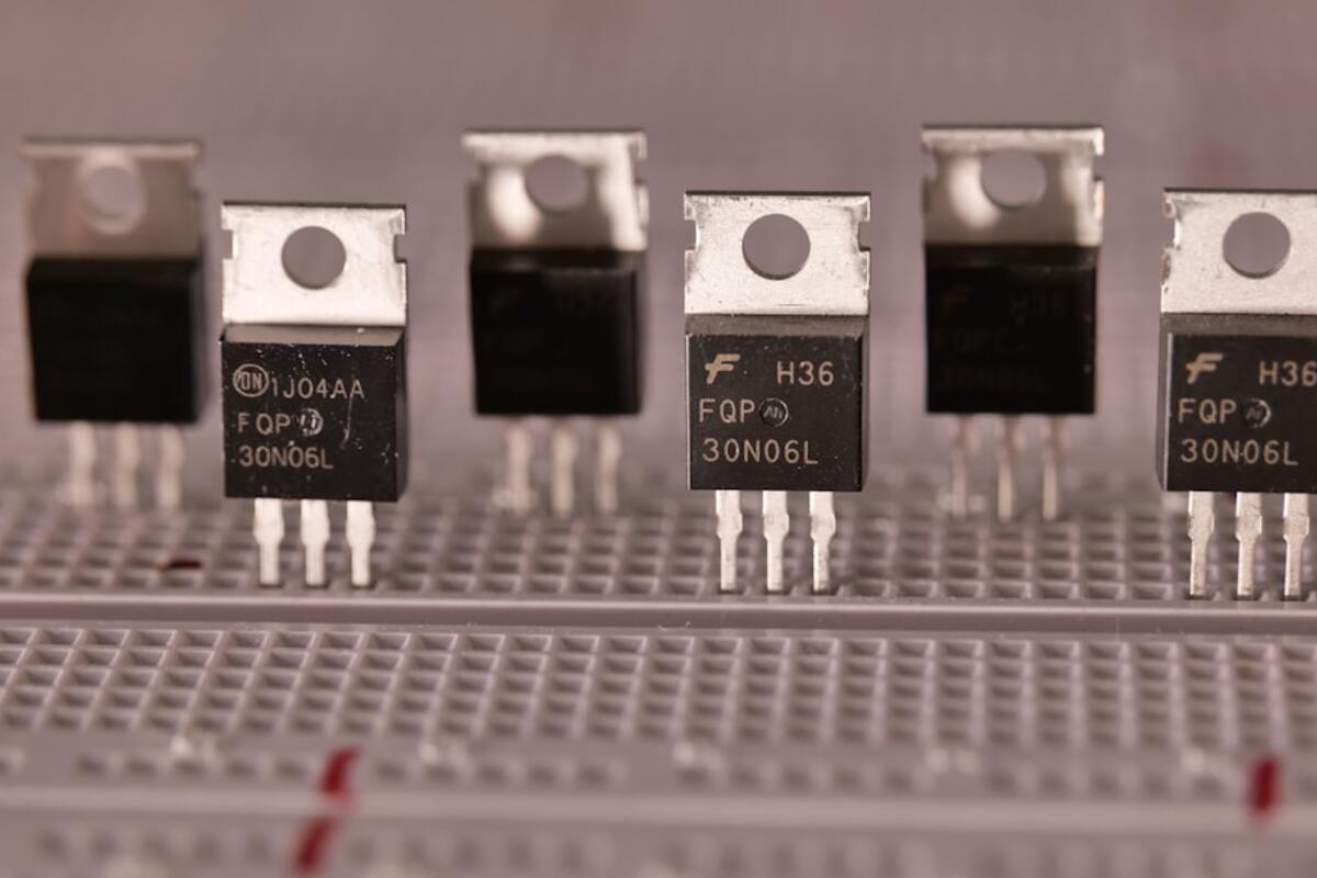 Buying a Real USB4 240W Cable in 2025: E‑Markers, Logos, and Speed Trap Checks