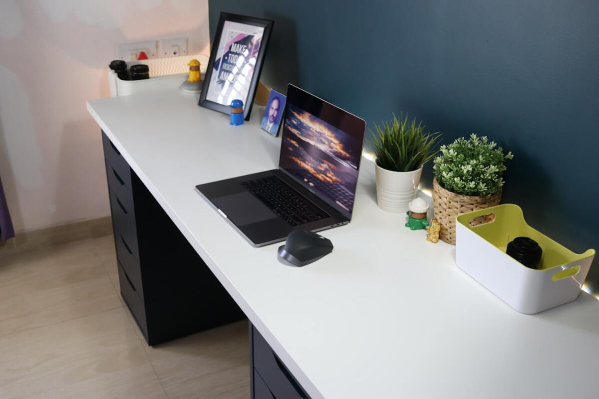 Buying a USB-C Monitor That Charges Your Laptop: The One-Cable Setup Guide