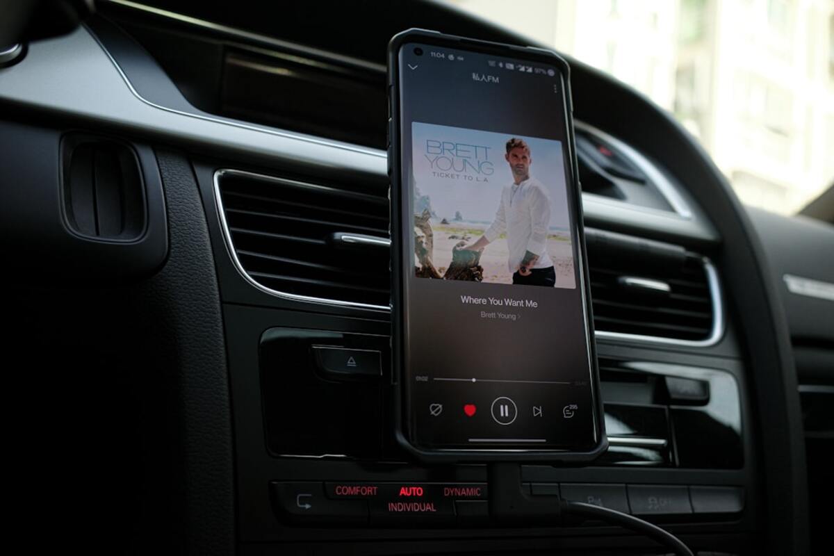Buying a Wireless CarPlay Adapter That Doesn’t Lag: A Clear Compatibility Guide