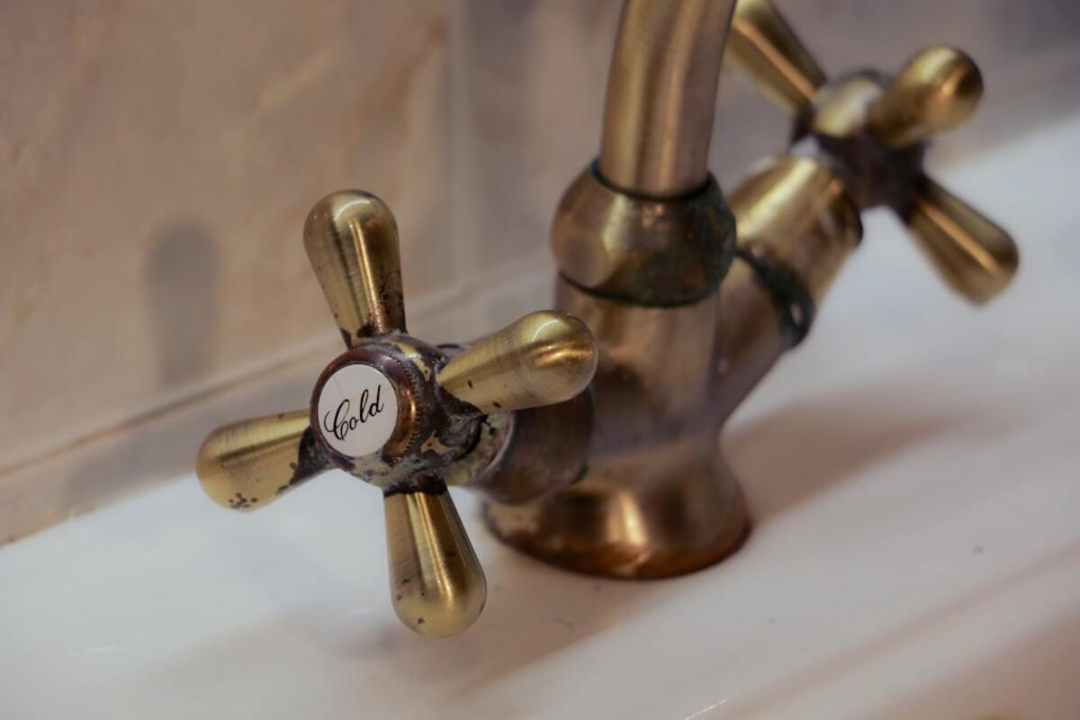 “Can You Do It Without Turning Off the Water?”: A Simple Guide to Isolating Valves in Your Home