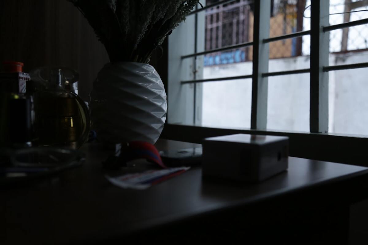 Cross-Breeze Automation: Smart Window Fan Control Using CO2 and Outdoor PM2.5