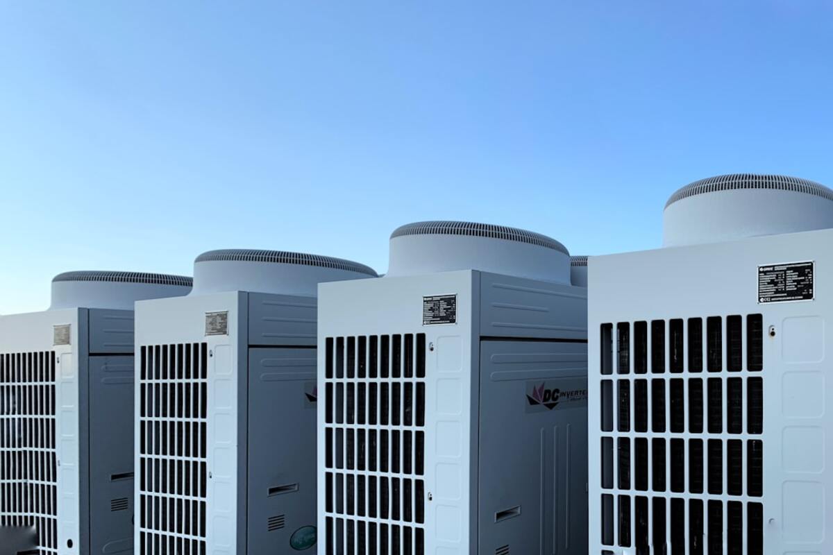 Tapping Data Center Waste Heat: Heat‑Pump Boosted District Heating for Real Homes